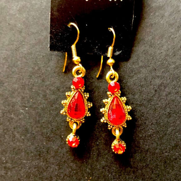 Brand new small red and gold earrings - Picture 2 of 3